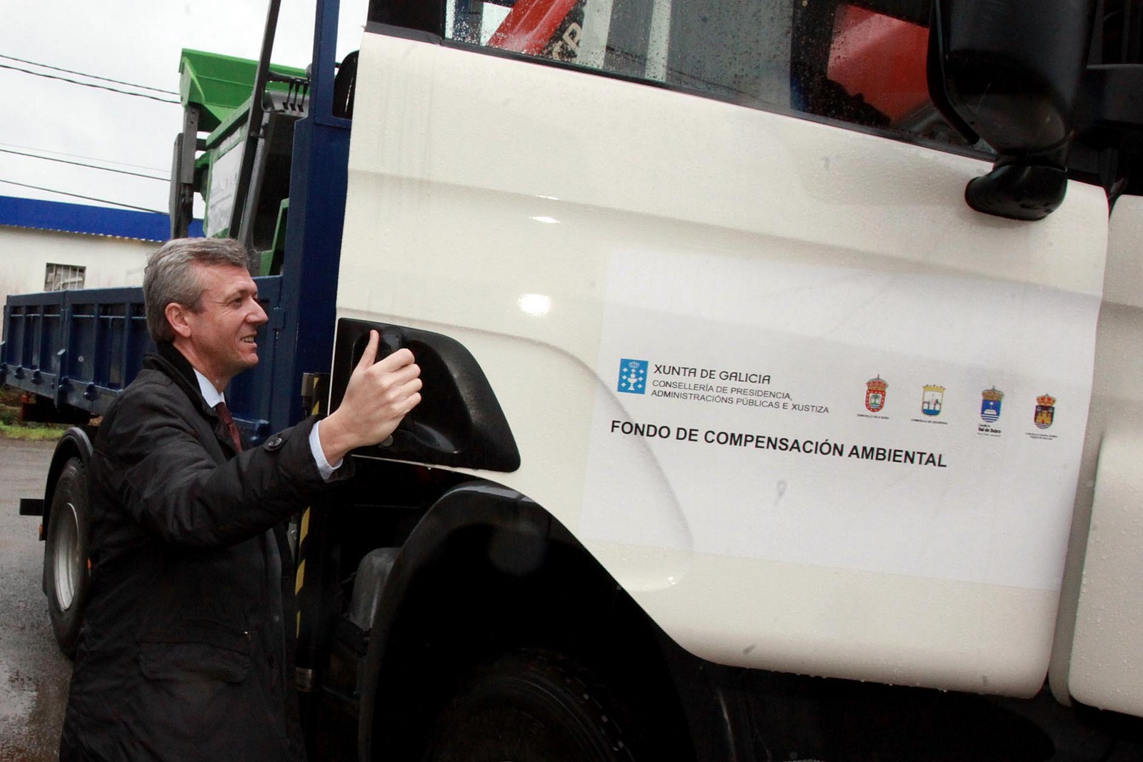 Alfonso Rueda inspecciona a maquinaria mancomunada