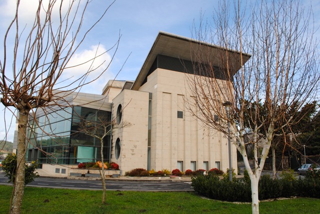 El ayuntamiento reclama a la empresa que construyó la Casa da Cultura