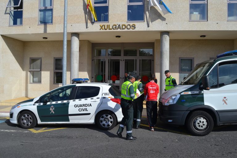 Se salta un control, se fuga, provoca un accidente y es detenido en Carballo