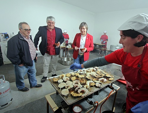 Muxía homenajea al congrio