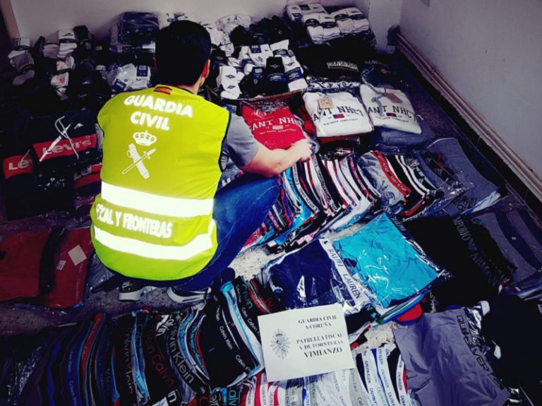 Incautan ropa falsificada por valor de 36.000 euros en Vimianzo