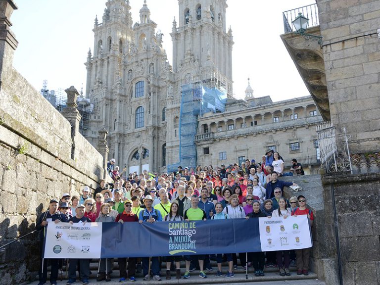 Realizan el camino de Santiago a Muxía por Brandomil