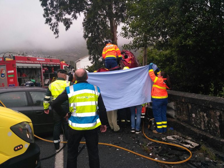 Colisión frontal con dúas vítimas en Carnota