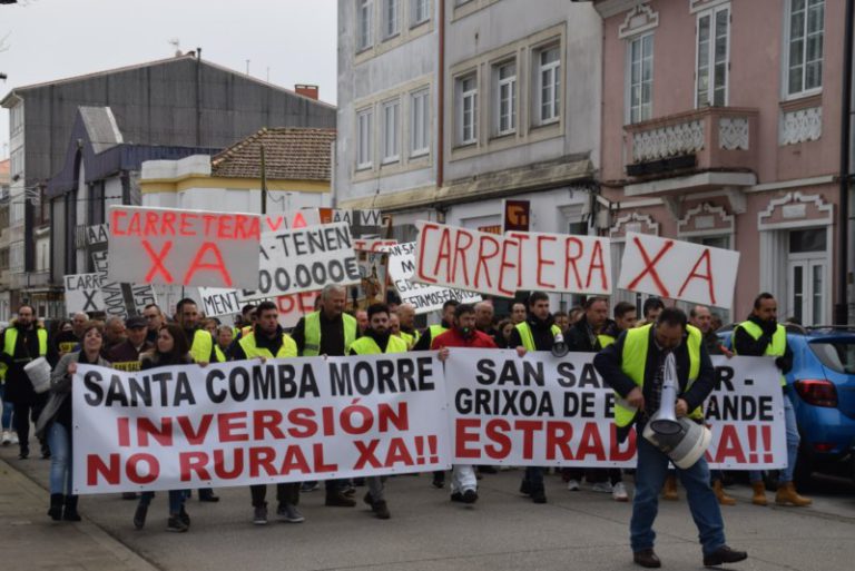 Mensaje claro de los vecinos de Grixoa y San Salvador:”Queremos o arranxo da estrada xa”