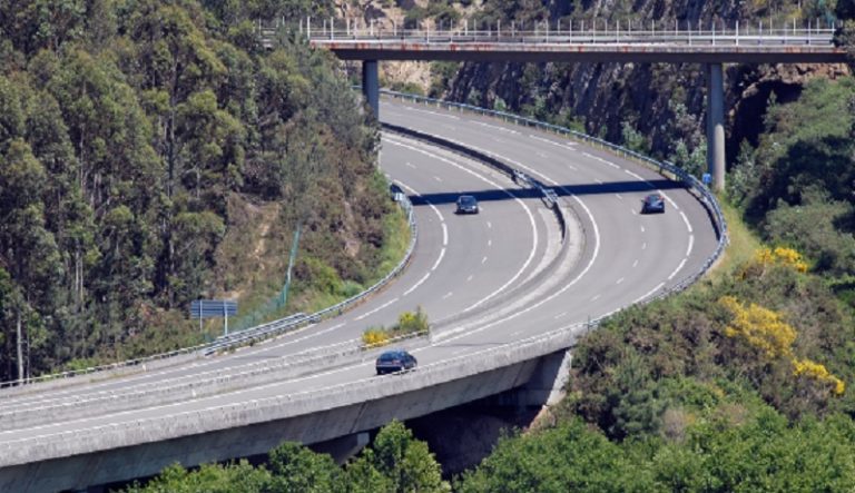 Desvío este lunes en el enlace de Carballo Norte de la AG-55