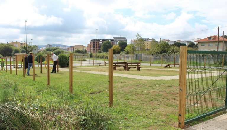 Denuncian o roubo de parte do peche do parque canino da Braña
