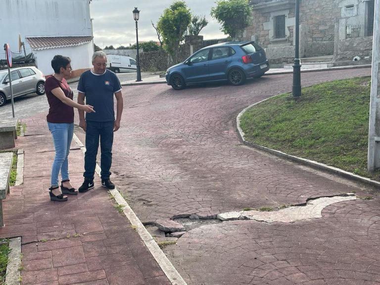 Paula Mouzo critica as deficiencias dos parques infantís de Camelle e Ponte do Porto